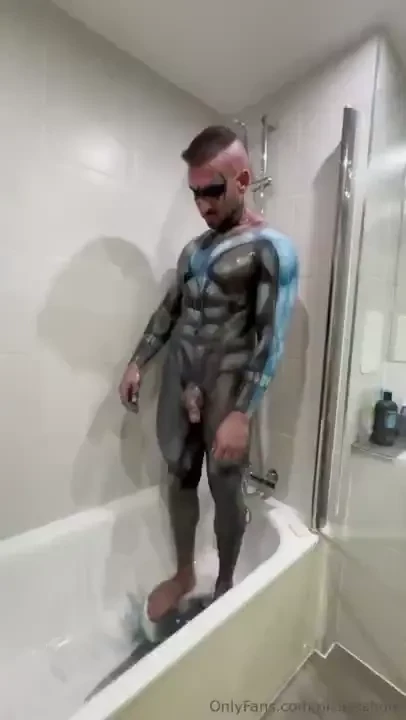 Woof this is the nightwing we need in the dc universe if i wasn t gay 