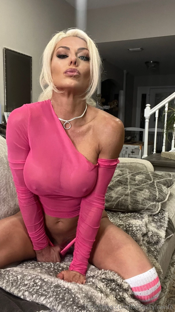 If you re around for some naughty fun dm me baby don t keep me waiting 