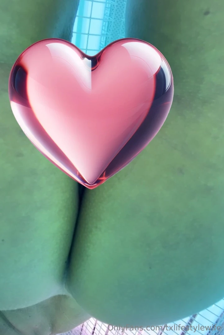 Was feeling naughty in the stand up tanning bed at the gym so decided part 1 