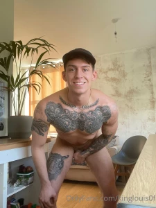 Just fooling around and actually caught some cheeky shots part 8