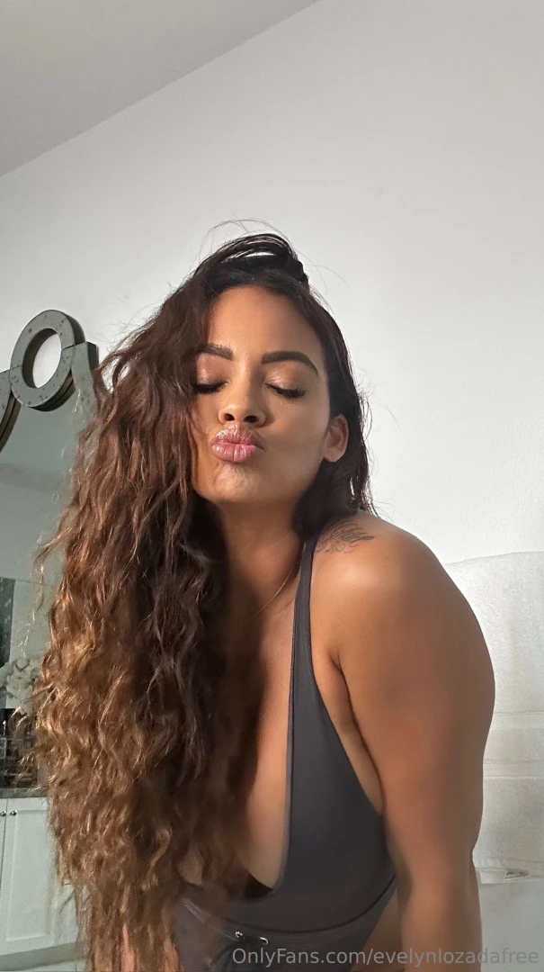 Good morning baby send me a dm and lets get freaky 