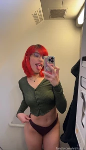 I took a quick chance to the bathroom of the plane to give you all a