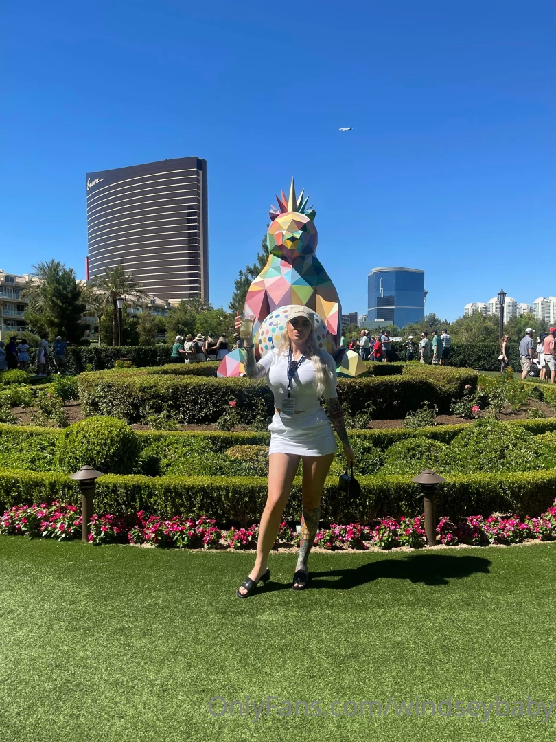 Watching football players play golf part 1 