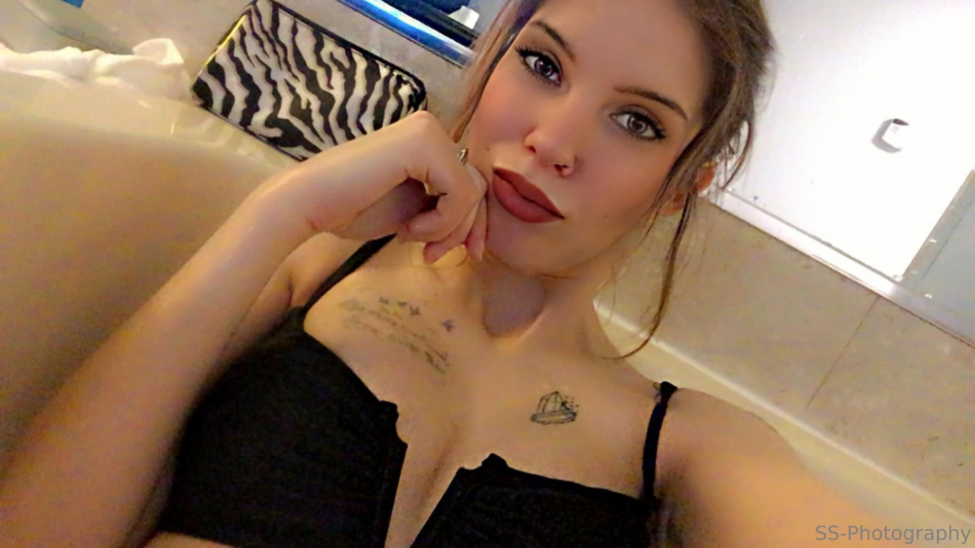 Imagine me naked and touching myself tip me and i ll do it right in 