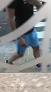 Camino al gym marca mucho paquete este pantal n