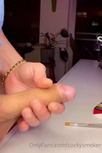 Rica paja fumando y corri ndome en mi paquete de marlboro reds
