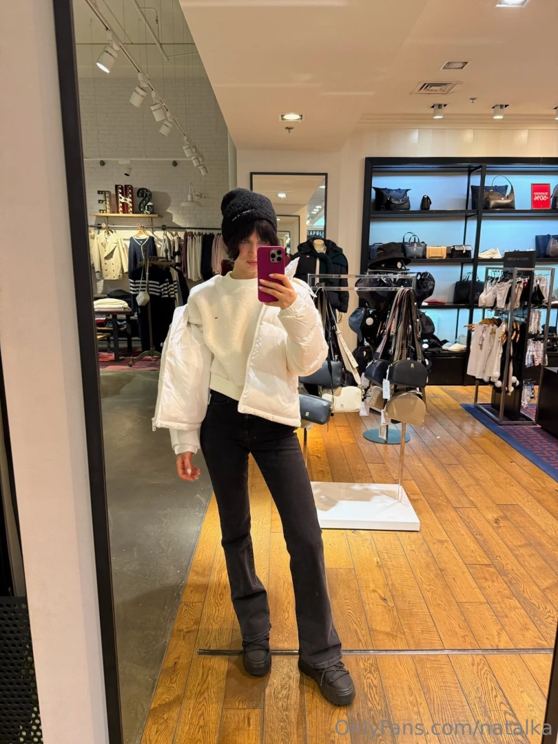 Shopping girl 
