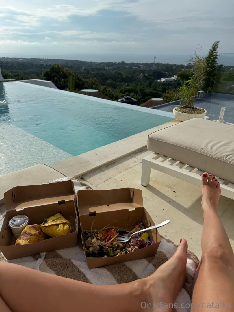 Just waiting you for the dinner with such a view 