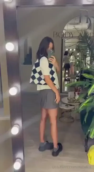 Rate my outfit do you think it looks good on me 