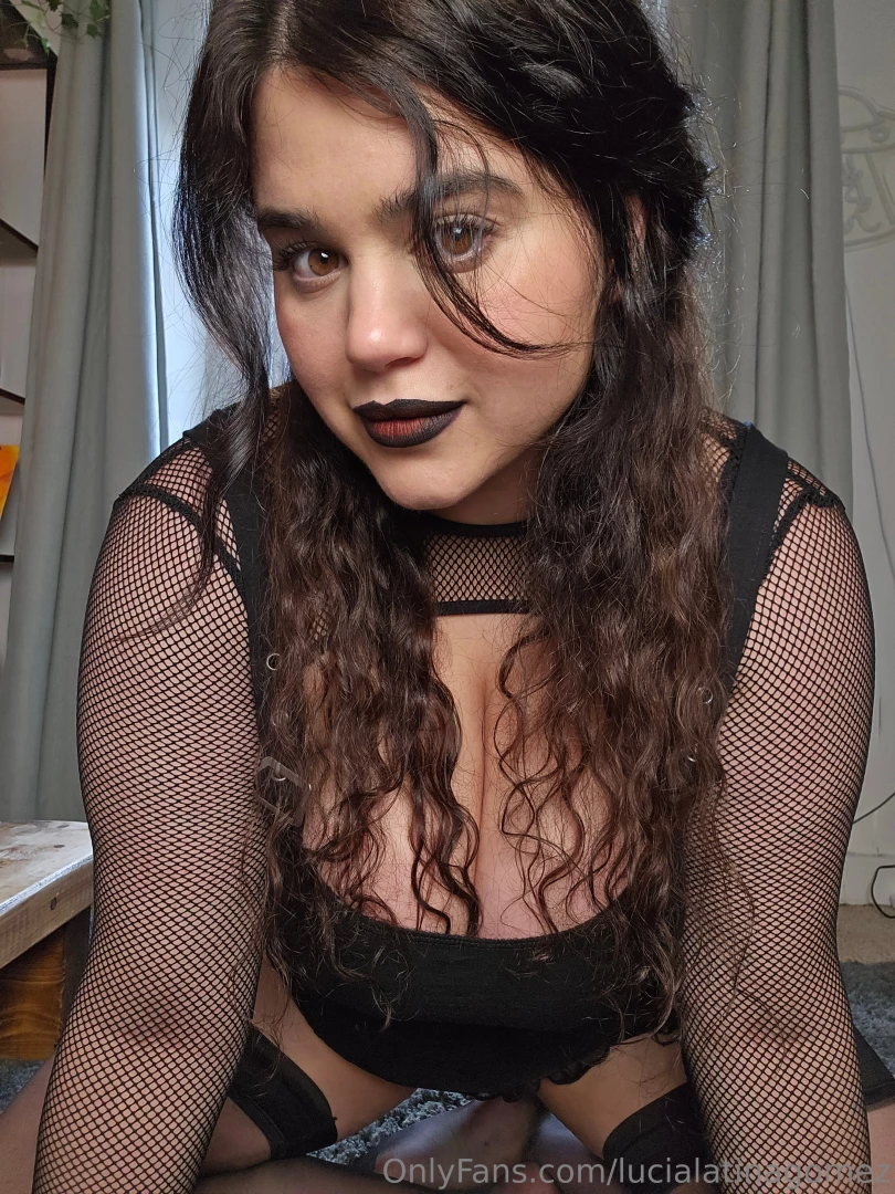 Sometimes i just want to please someone so badly i forget about myself 