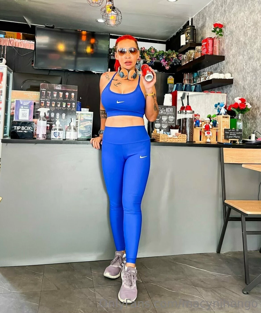 Want to see me wearing tight things for you 