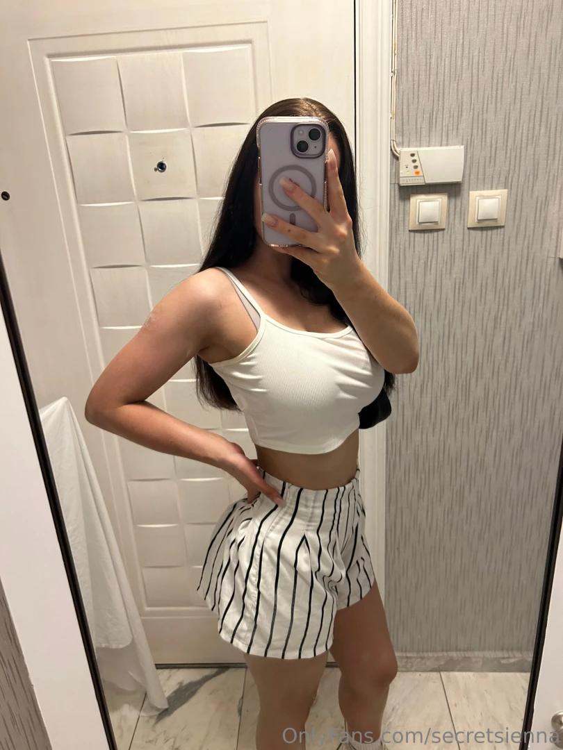 I kinda hate all my clothes i need some new ones can someone help me 