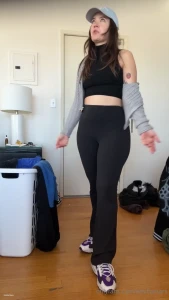 Mommy likes boys who apologize by licking her sweaty pussy