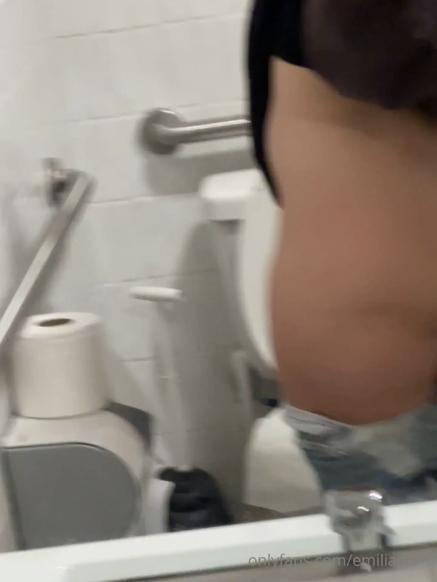 Trash bathroom sext u know u want it 