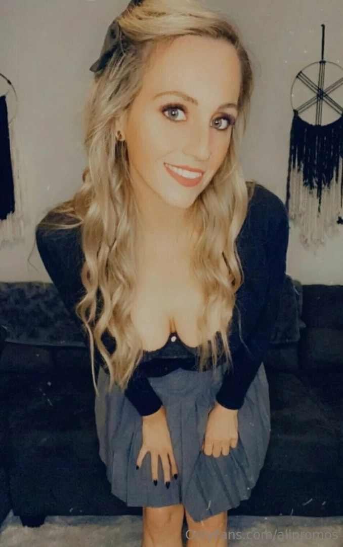 Check out meliora_moon hi i m meliora moon let me be your goddess 