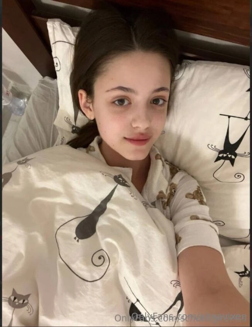 Free subscription only now schoo1gir1kiss you should be here right now part 15 