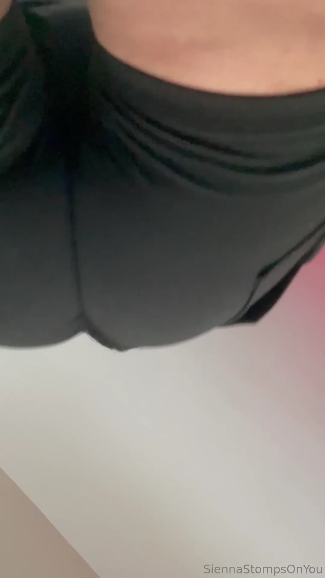 Imagine the feeling of my huge pawg plopping down on your face tho 