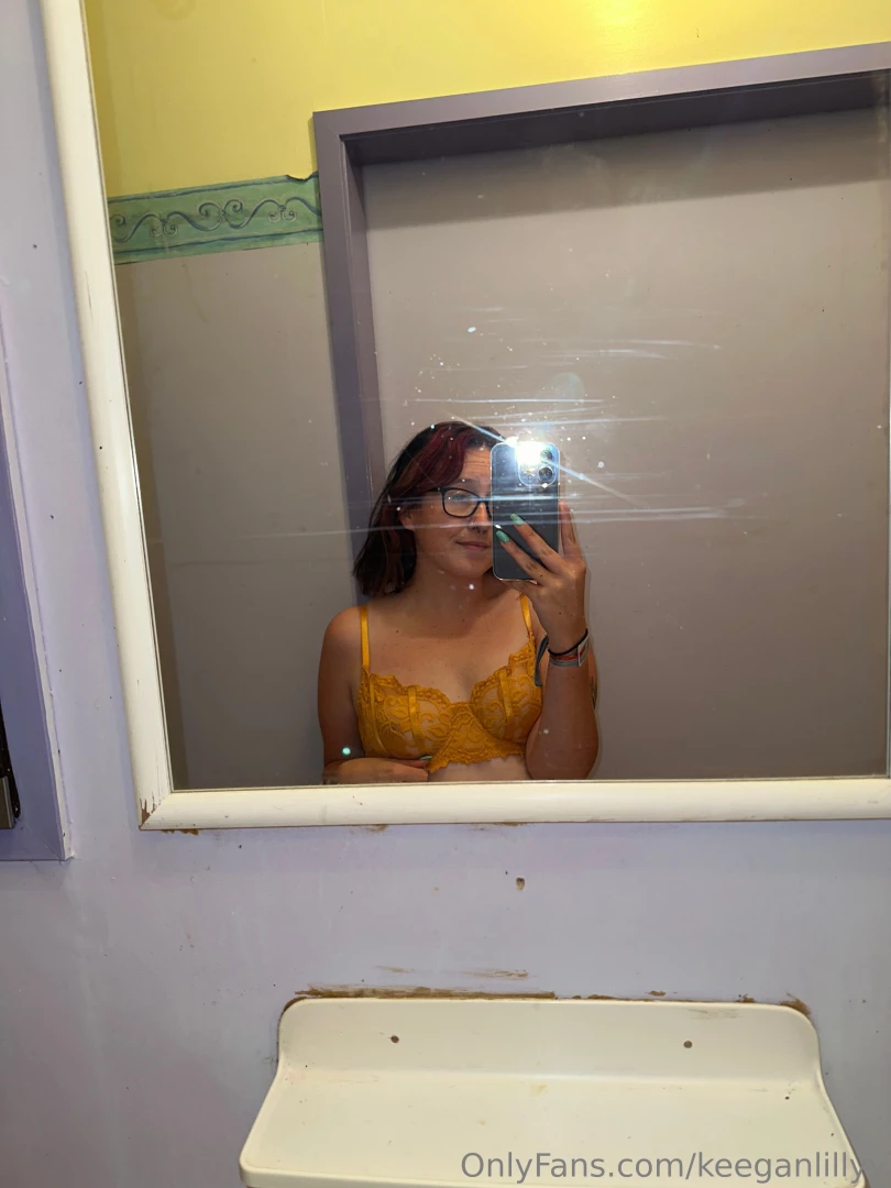 I think this bra makes my titties look good part 1 