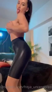 What do u think about my new pair of leggings