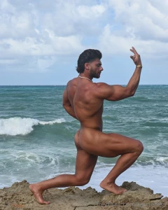 I m like a sculpture guys would u paint me part 1