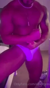 Come play with this muscle hunk