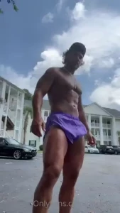 Post leg day sweats someone come lick it off