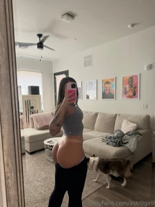 Peep the back dimples