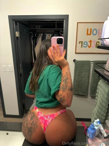 Who s sniffin the counter after