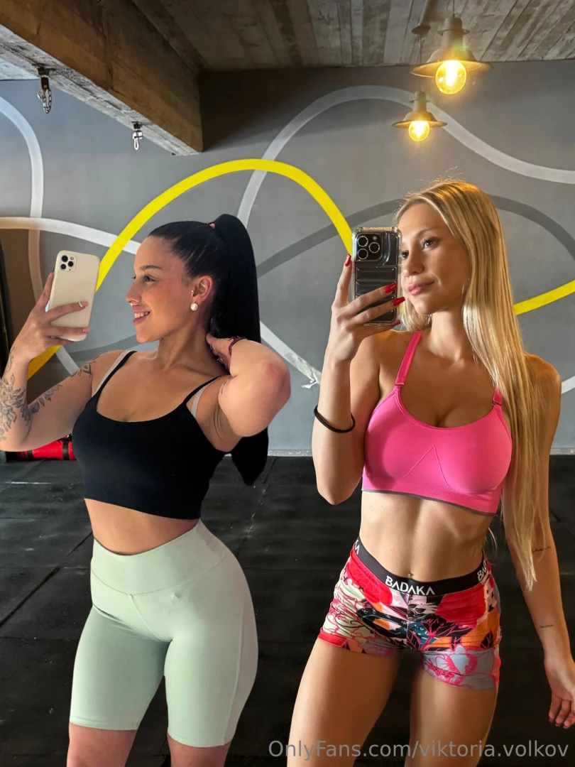In the gym with ella_rosevo 