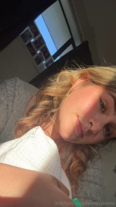 Do you like my hair kiss mylips to hot to handle fingering