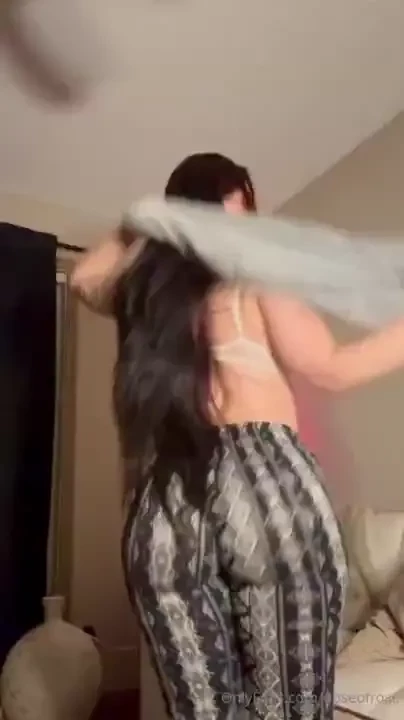 Goodmorning 5 minute twerking and stripping video going to you now 