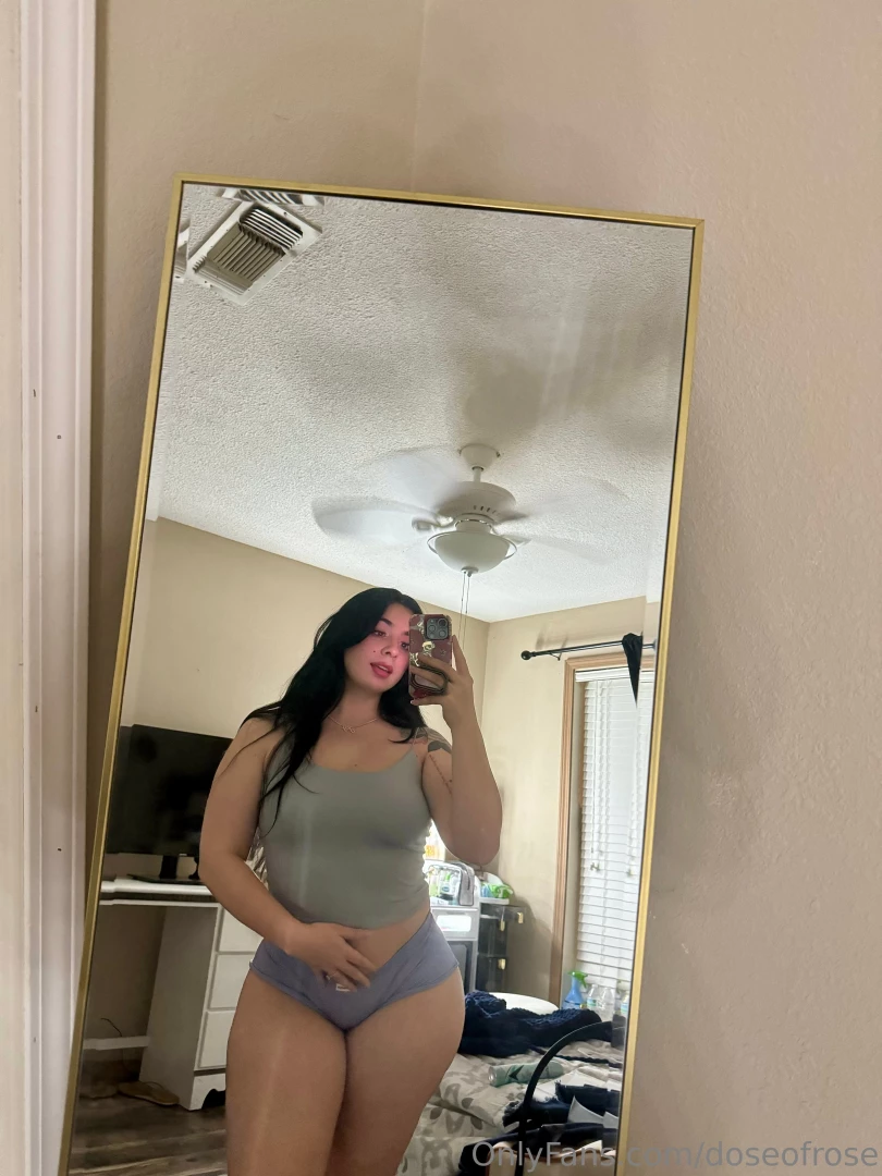 Hi my loves do you like my hair black suits me so well i m responding 