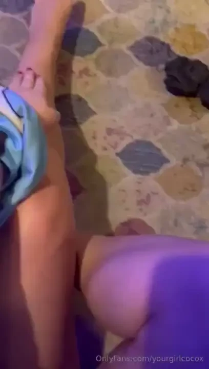 The toes are outttt 