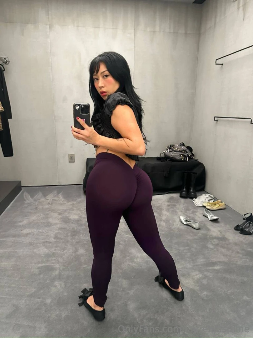 Took some pics in the dressing room for u part 1 