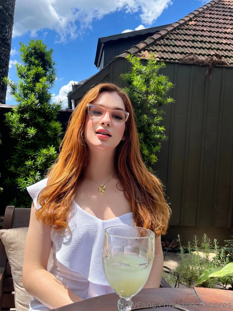 White the color of tenderness and purity it perfectly highlights my 