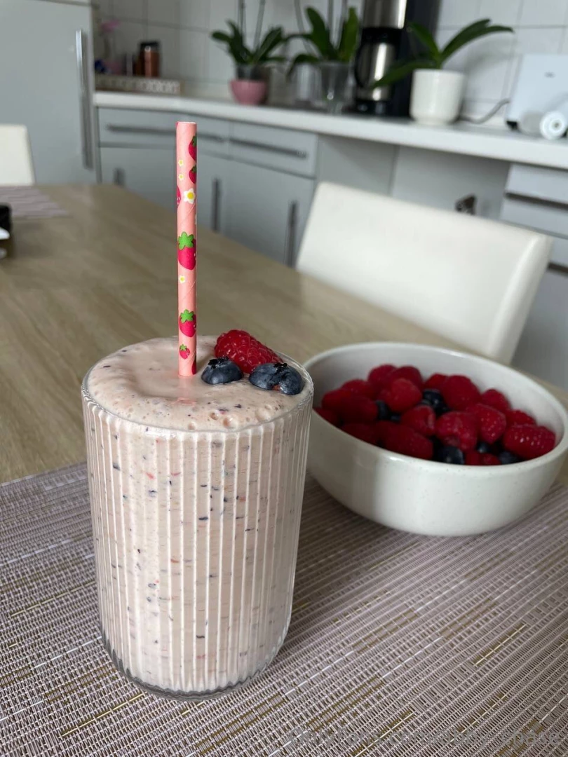 Made a strawberry smoothie today what would you rather eat just 