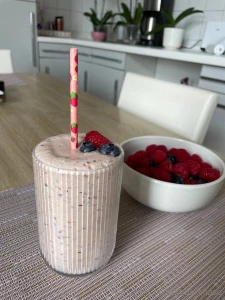 Made a strawberry smoothie today what would you rather eat just