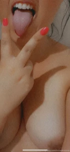 J ai envie de m amuser avec mes doigts ce soir tu te joins moi i want