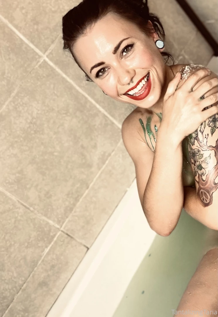 I love baths with fun colors come see 