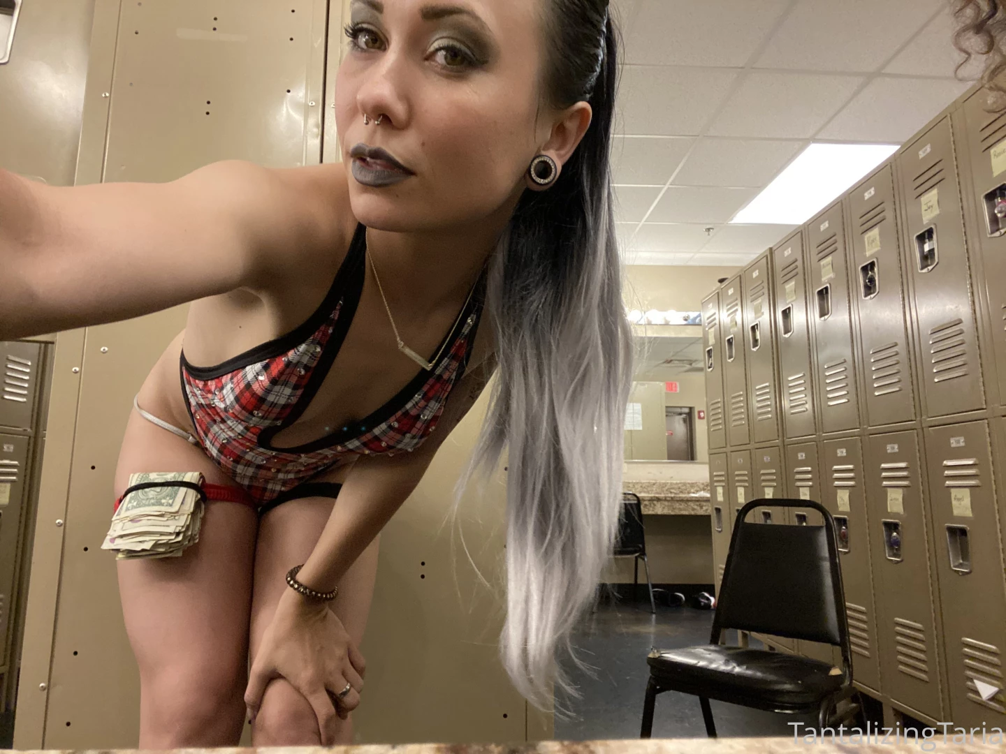 Should i do a photoshoot in amp out of this outfit part 1 