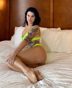 Does this look make you want to crawl in bed with me