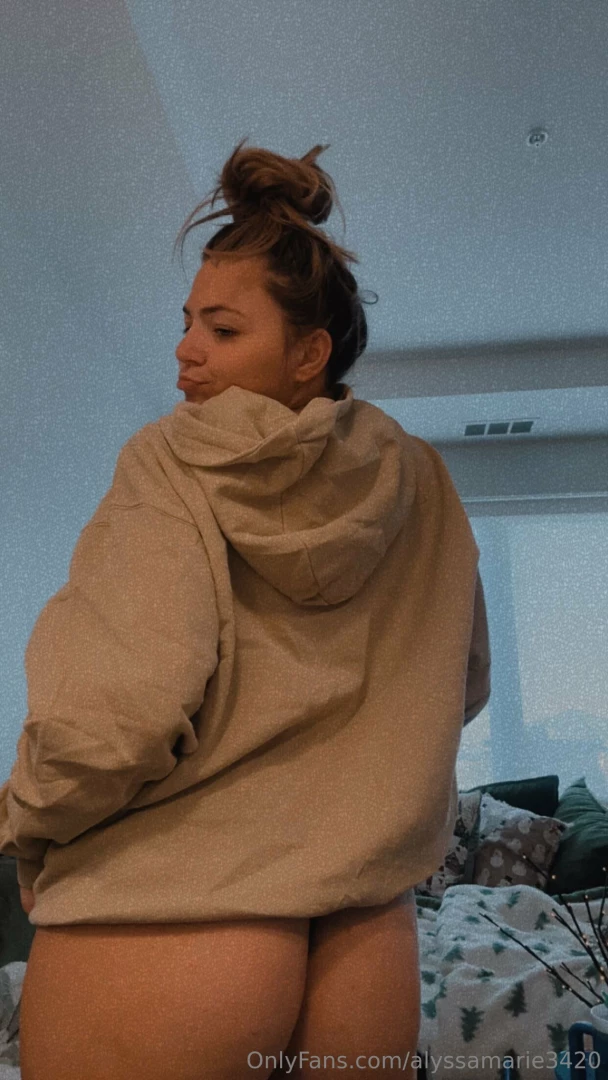 Im just home so i have no reason to put pants on 