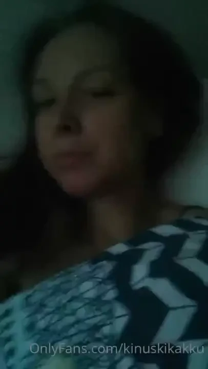 Ahaha i m training 4-5 hours a day so it s 4am and i m eating pita 