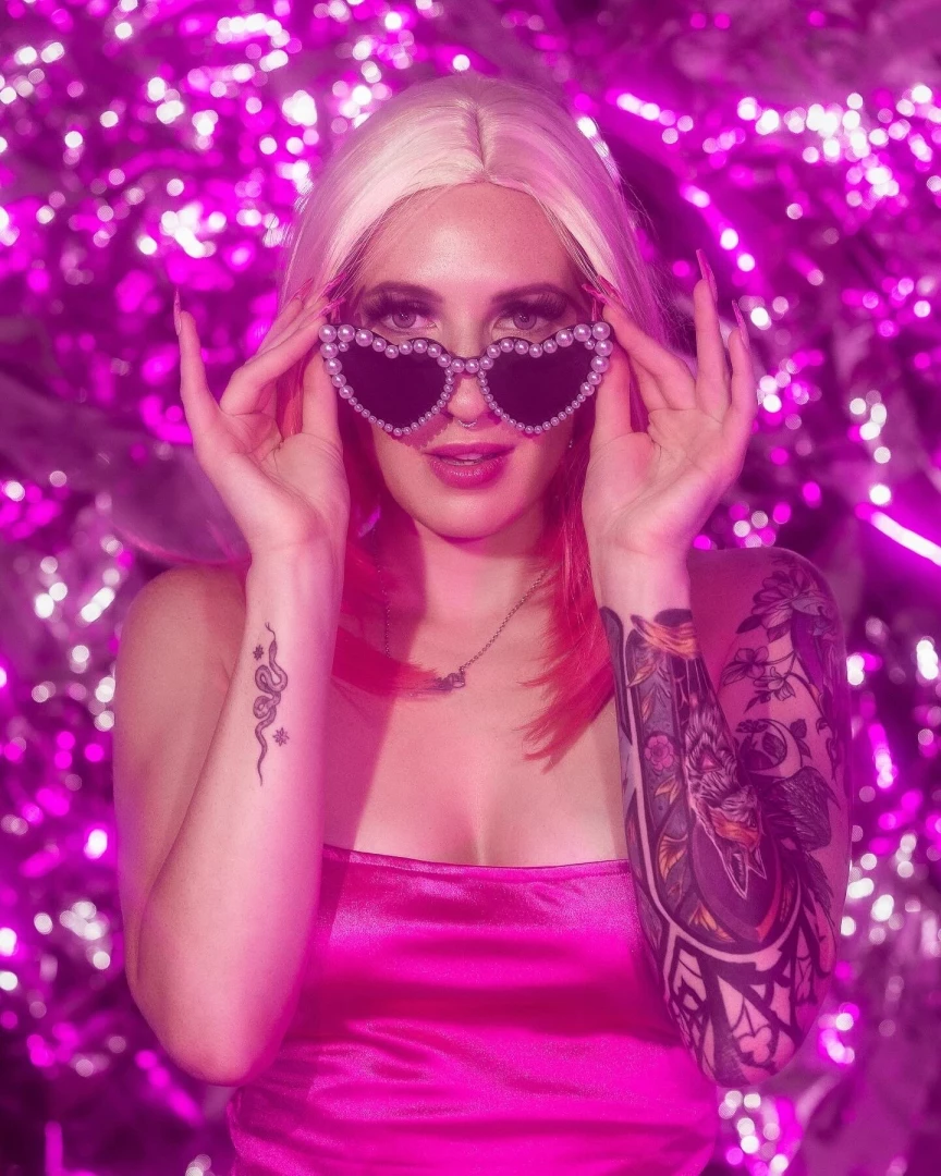 So what do you guys like better- my studio shoots or my home ones 