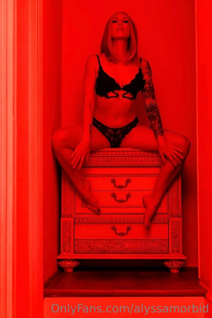 Seeing red did a full studio shoot in my house this past weekend i m 