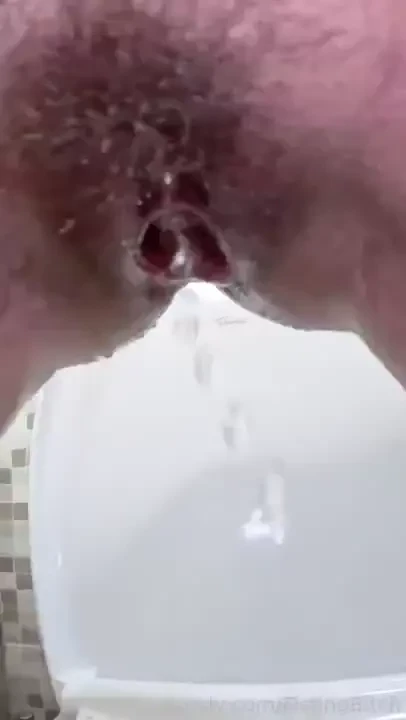 Slut masturbate and piss on her 