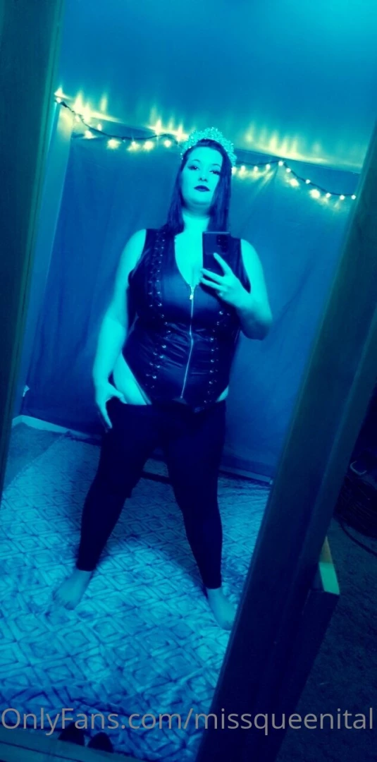 Si tu veux en voir plus ta mon vip www onlyfans com missqueenitalie v 