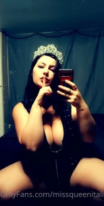 Je suis votre reine mes anges si vous voulais avoir plus de contenue