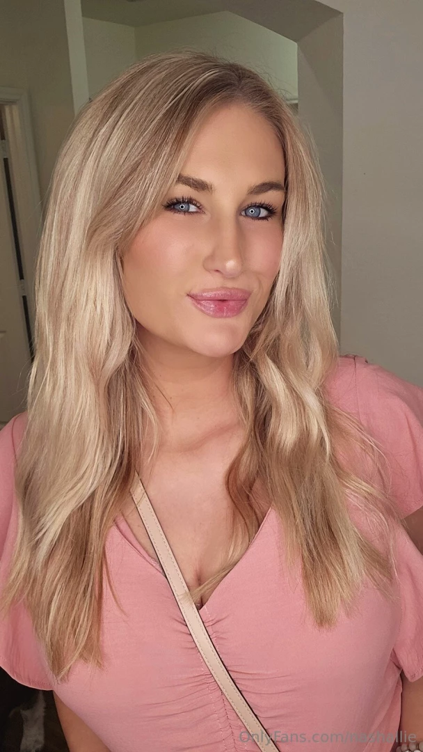 Happy friday eve allie_nextdoor 
