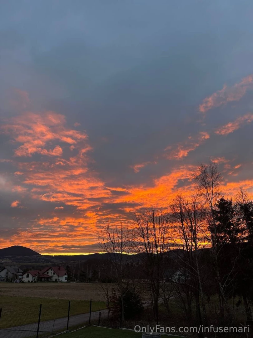 Today s sunrise is simply amazing the sun is slowly rising coloring 